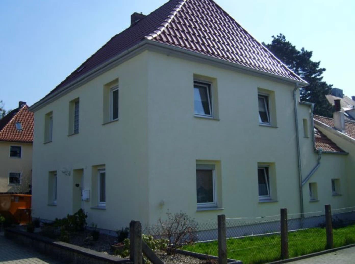 Sanierte Hausfassade