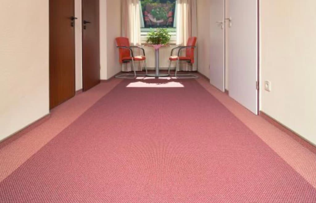 Verlegter Teppichboden im Flur